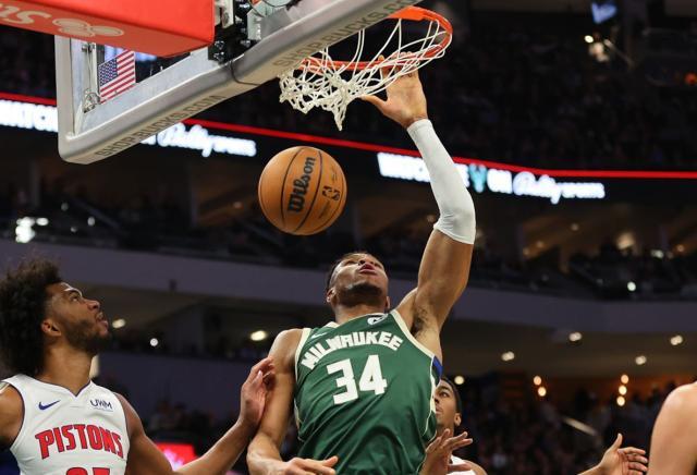 篮球直播平台-字母哥称霸禁区再冲MVP：限制区得分断层领跑