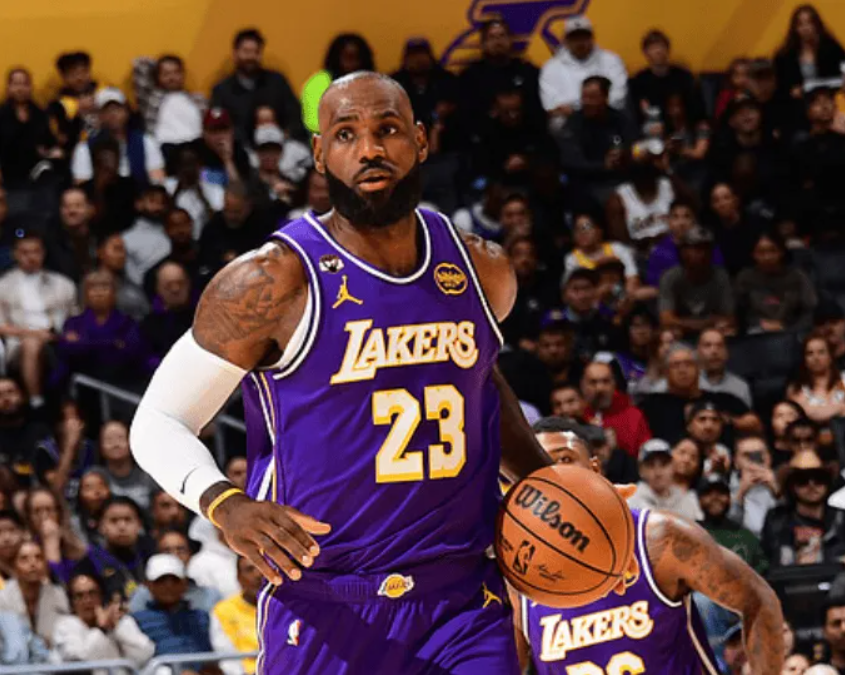 kaiyun网页版-大逆转！湖人双杀76人，詹姆斯一战连创3大神迹，东契奇腿筋重伤