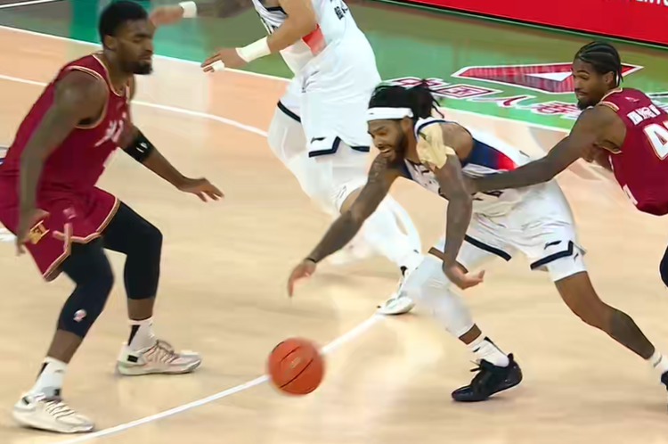 kaiyun登录入口-陈林坚制胜三分！山东男篮淘汰浙江，晋级四强，鲍威尔21分救赎